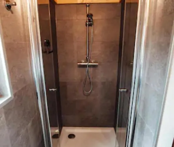 Hotel Tiny House Roes *