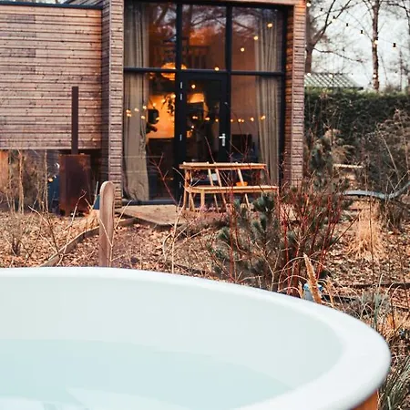 Hotel Tiny House Roes *