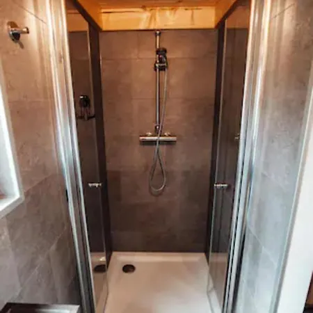 Hotel Tiny House Roes *